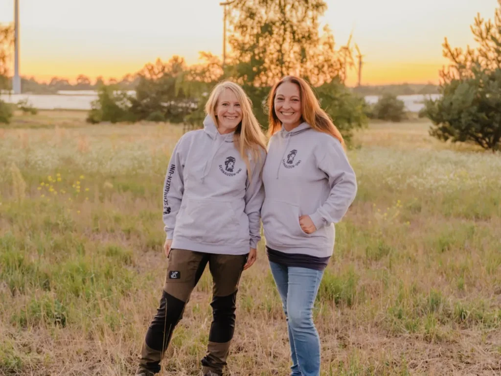 Janine und Svenja von der Schnauzen-Uni Hundetraining in Ludwigsfelde